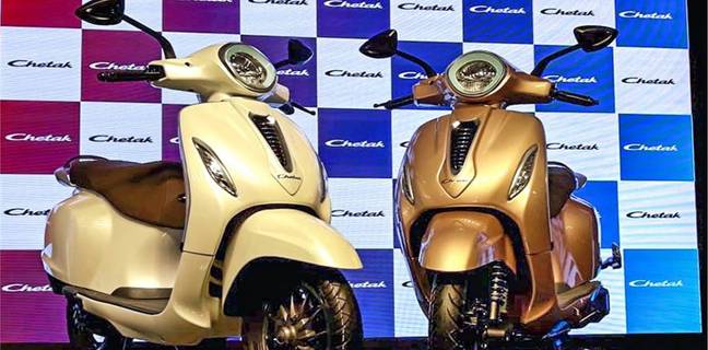 खुशखबरी! इन शहरों में शुरु हुई Bajaj Chetak Electric Scooter की बुकिंग, मात्र 2,000 में हो जाएगा Book