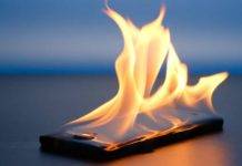 चलती गाड़ी में फट गया ड्राइवर का फोन, संतुलन बिगड़ा और हुआ बड़ा हादसा!