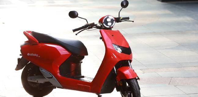 खुशखबरी! सिर्फ 499 रुपए में बुक करें ये स्टाइलिश Electric Scooter, प्राइस iPhone 8 से भी कम