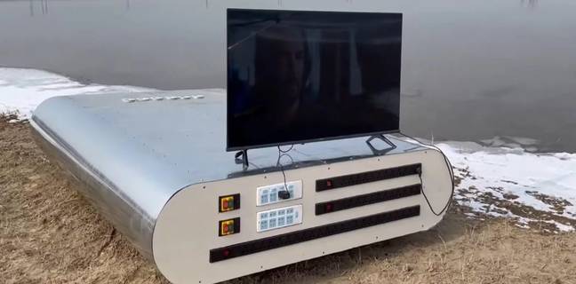 OMG! इस शख्स ने बना डाला 27,000,000mAh का PowerBank, हजारों फोन एक साथ होंगे चार्ज, देखें Photos