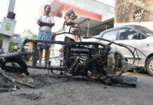 इलेक्ट्रिक स्कूटर में चार्जिंग के दौरान आग लगने से बाप-बेटी की मौत, ईवी चार्ज लगाते समय भूलकर भी न करें ऐसी गलती Father and daughter die in Tamil Nadu electric scooter catches fire during charging