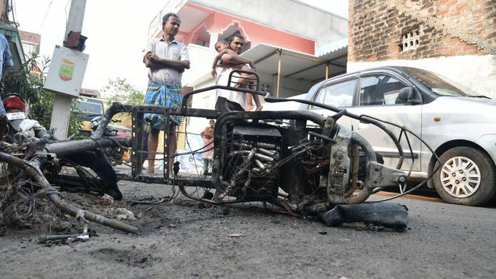 https://static.hub.91mobiles.com/multisite/wp-content/uploads/sites/7/2022/03/E-Scooter-catches-fire-during-charging.jpg
