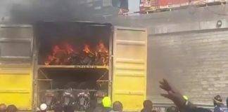 फिर आग का गोला बनी बैटरी वाली स्कूटी, एक साथ जलकर खाक हुईं 20 Electric Scooty 20 Jitendra EV electric scooters catch fire nasik india