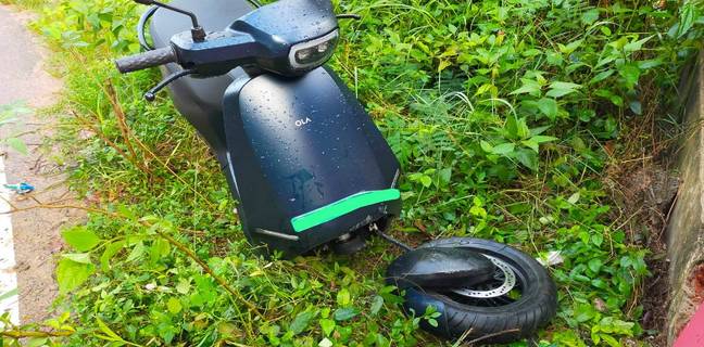 ola s1 pro electric scooter front suspension breaks low speed see photos