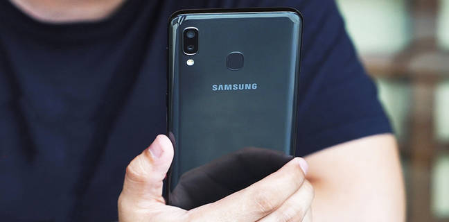 Samsung to stop selling low budget keypad mobile feature phone in india