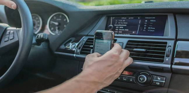 अरे वाह! 500 रुपये का ये गैजेट आपकी पुरानी कार को बना देगा नए जमाने की Car, जानें कैसे