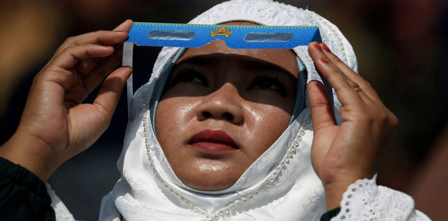 25 अक्टूबर को लगेगा साल का आखिरी सूर्य ग्रहण! जानें भारत में सूर्य ग्रहण कैसे देखें ? surya grahan kaise dekhe Solar Eclipse in India