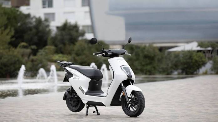 https://static.hub.91mobiles.com/multisite/wp-content/uploads/sites/7/2022/11/Honda-EM1e-electric-scooter.jpg