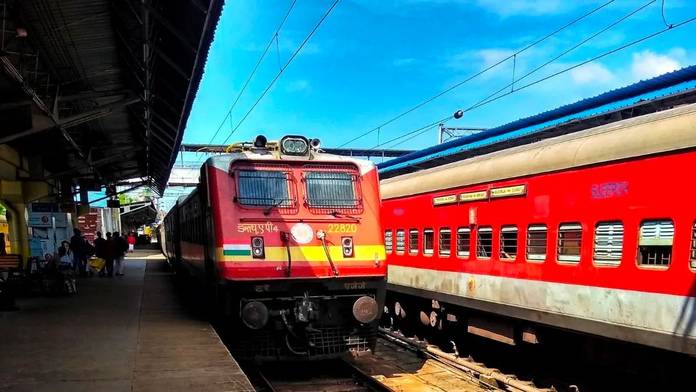 https://static.hub.91mobiles.com/multisite/wp-content/uploads/sites/7/2023/10/Train-ticket.jpg
