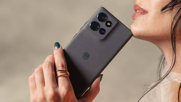 https://static.hub.91mobiles.com/multisite/wp-content/uploads/sites/7/2024/08/motorola-edge-50-5g-features.jpg