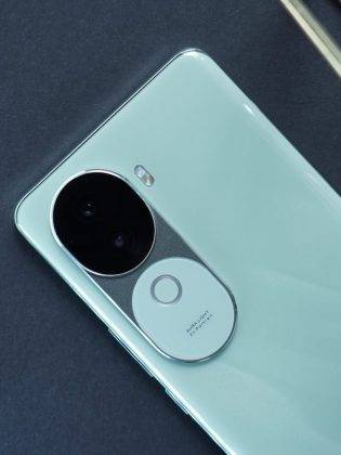 cropped-Vivo-V40e-new-1.jpg?tr=q-70