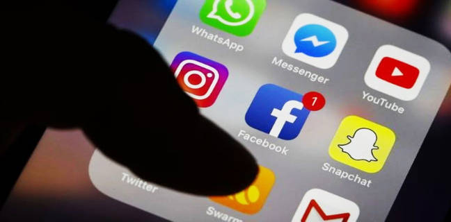 16 साल से कम उम्र वालों का सोशल मीडिया होगा बैन, इस देश से हुई शुरुआत