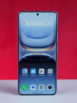 cropped-iQOO-13-display.jpg?tr=q-70