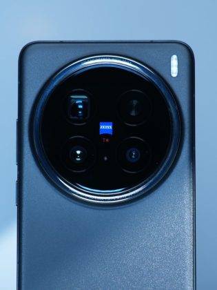 cropped-Vivo-X200-pro-new.jpg?tr=q-70