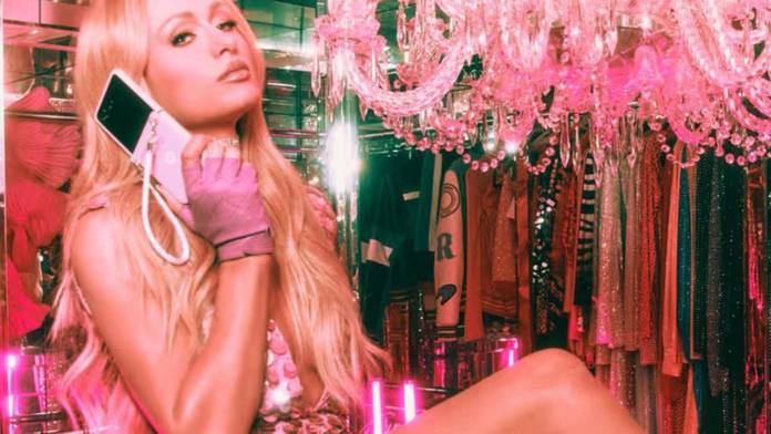 https://static.hub.91mobiles.com/multisite/wp-content/uploads/sites/7/2025/02/motorola-razr-paris-hilton-edition-launched-in-us-price-specifications.jpg