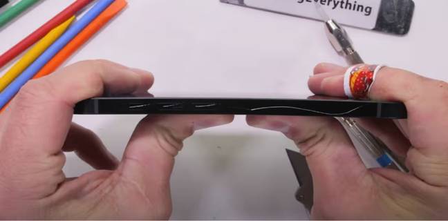 iPhone 16e ड्यूरेबिलिटी टेस्ट: जानें कितना मजबूत है नया आईफोन?