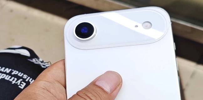 iphone-17-air-smartphone-live-hands-on-image-leaked