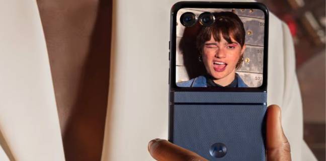 Motorola Razr 60 का डिजाइन और कलर्स लॉन्च से पहले आए सामने, प्रोमो मटेरियल हुआ लीक motorola-razr-60-colours-design-leaked