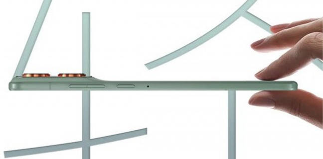 iPhone Air और Samsung Galaxy S25 Edge को टक्कर देने आ रहा सबसे पतला Motorola फोन! देखें लॉन्च डेट