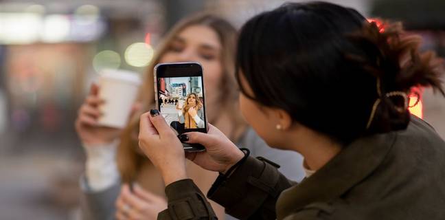 फोन कैमरे की ये सेटिंग बदलें और देखें कमाल, DSLR जैसा फोटो लेने लगेगा आपका स्मार्टफोन