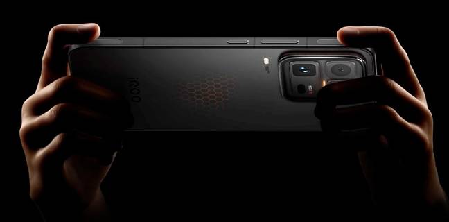 iQOO 15 Ultra हुआ लॉन्च, Snapdragon 8 Elite Gen 5, एडवांस कूलिंग सिस्टम और 7,400mAh बैटरी के साथ iqoo-15-ultra-launched-china-price-specs