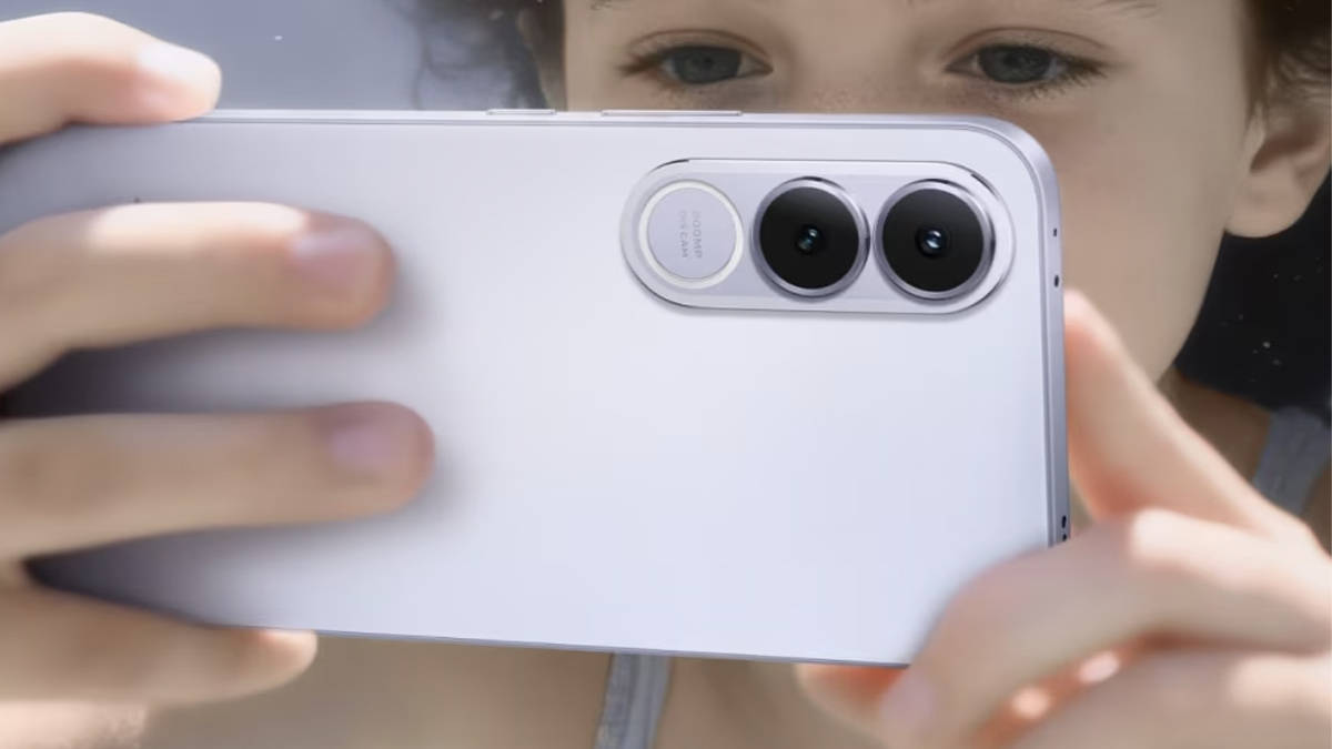 200MP कैमरा, 7000mAh बैटरी और 32MP Selfie के साथ Vivo V70 FE हुआ लॉन्च, देखें प्राइस और स्पेसिफिकेशन्स