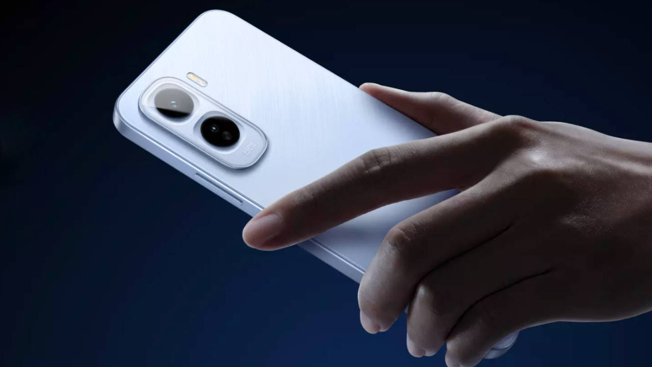 9020mAh बैटरी वाला iQOO Z11 ग्लोबली लॉन्च! 144Hz ​स्क्रीन और Snapdragon प्रोसेसर के साथ हुई एंट्री