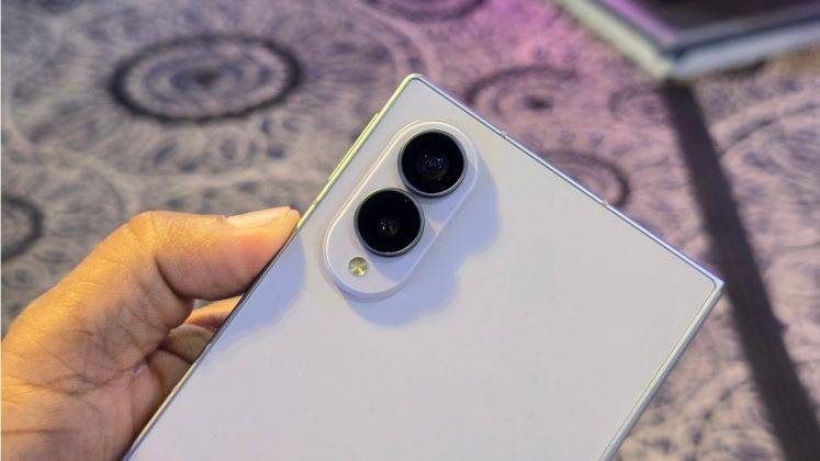 samsung-galaxy-z-fold-8-first-look-of-this-wide-phone