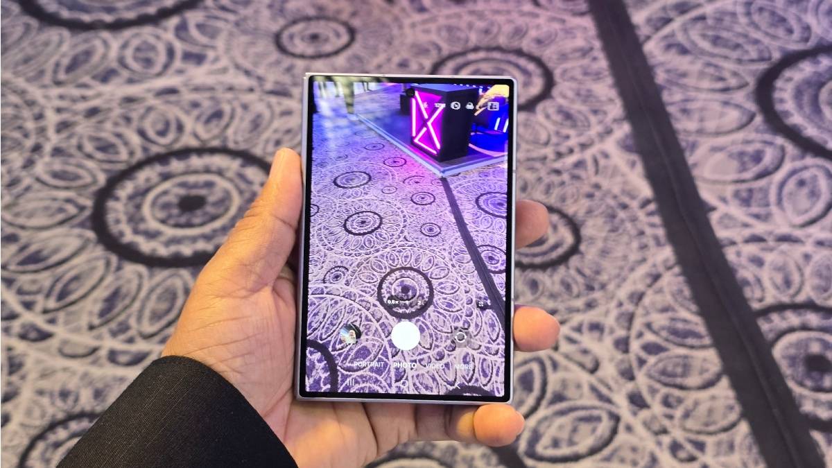 samsung-galaxy-z-fold-8-first-look-of-this-wide-phone