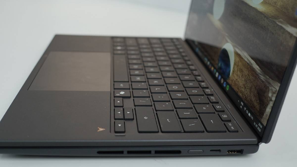 asus-zenbook-duo-ux8407aa-review-in-hindi