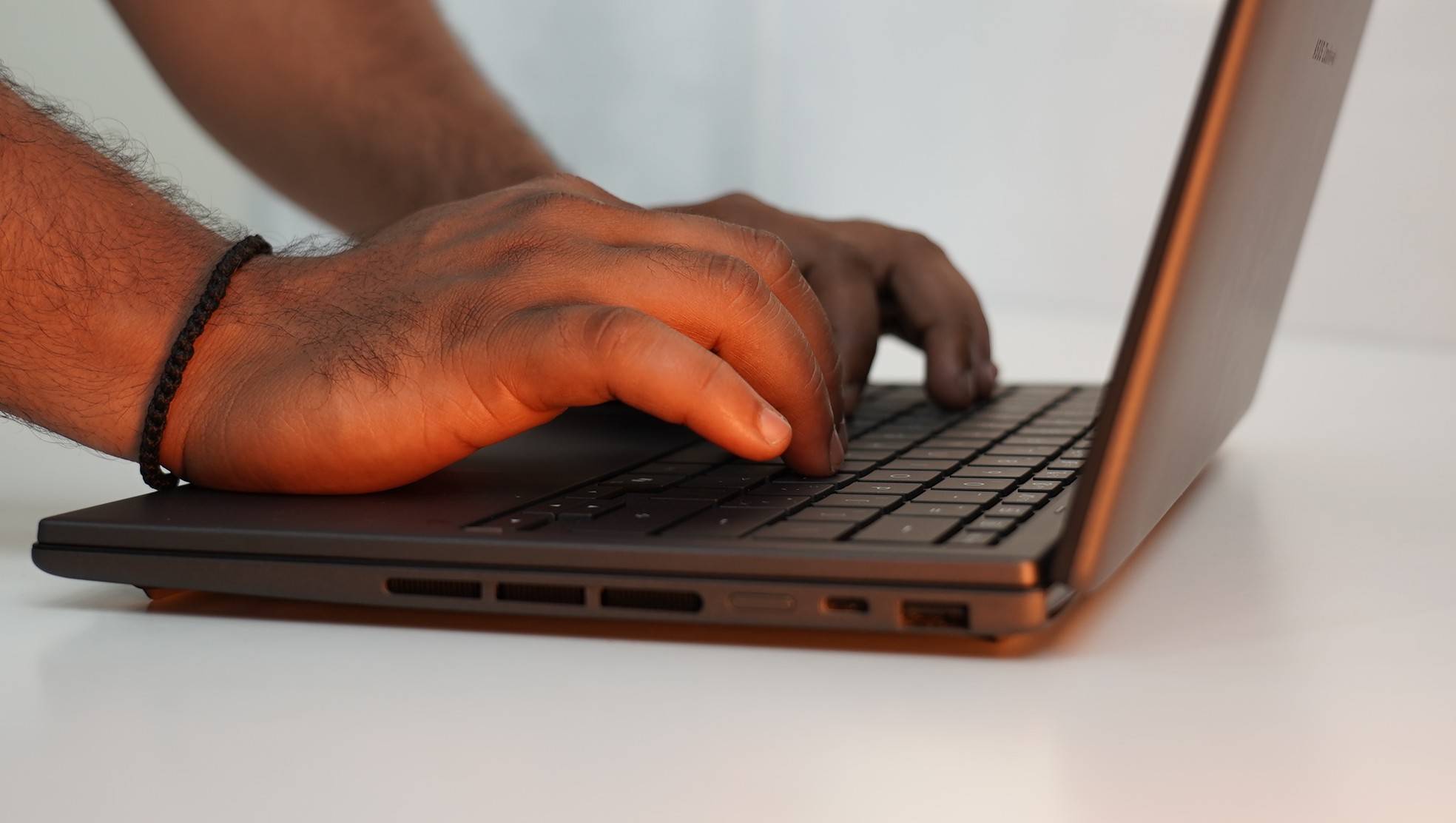 asus-zenbook-duo-ux8407aa-review-in-hindi