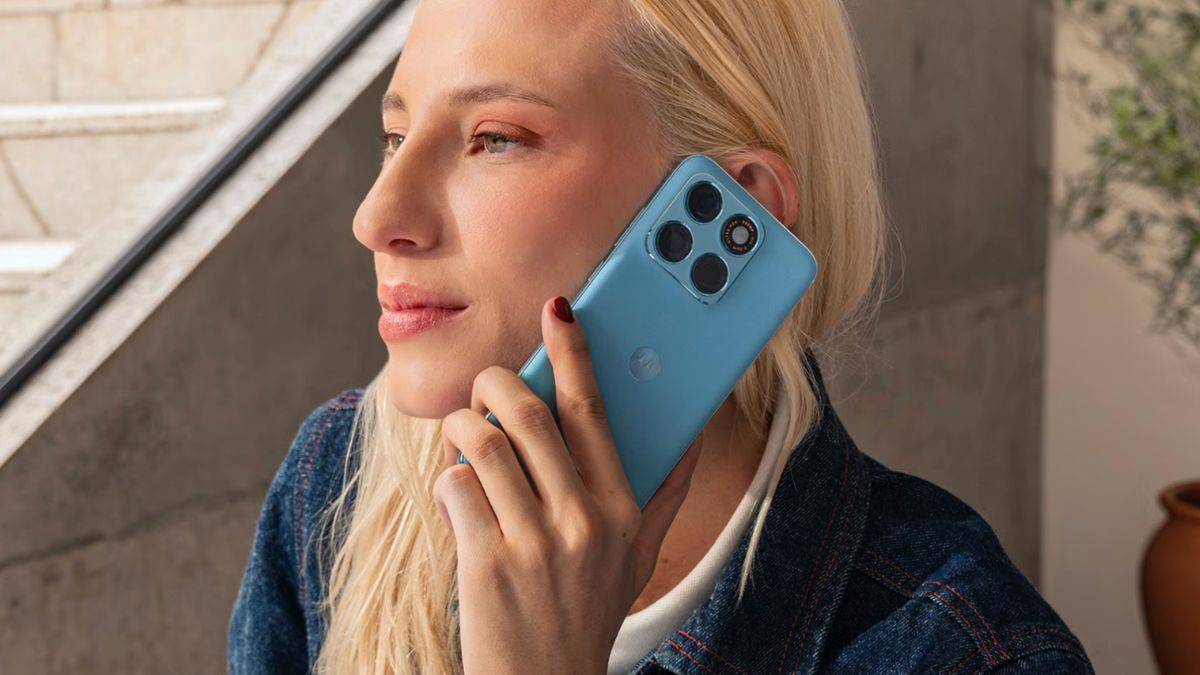 200MP कैमरा और 6,500mAh बैटरी के साथ Motorola Edge 70 Plus लॉन्च, जानें फुल ग्लोबल डिटेल्स