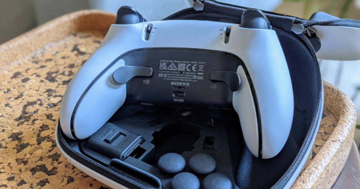 DualSense Edge Controller with back pedals and trigger sensitivuty settings