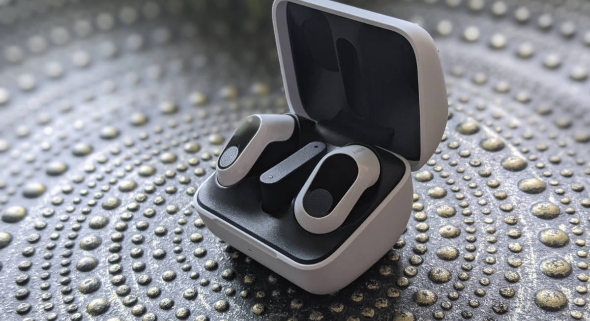 Sony InZone Buds Design - Charging Case with Earbuds and USB C Dongle