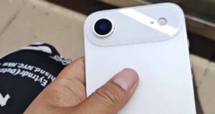 Apple plans to bring back its Smart Battery Case for the iPhone 17 Air: report