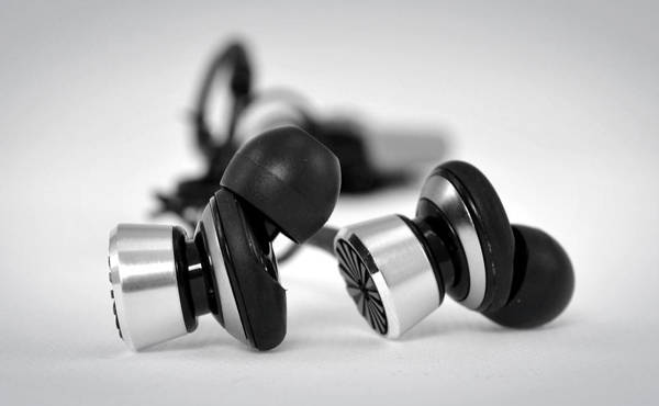 Phiaton-PS-210-BTNC-review-headphones