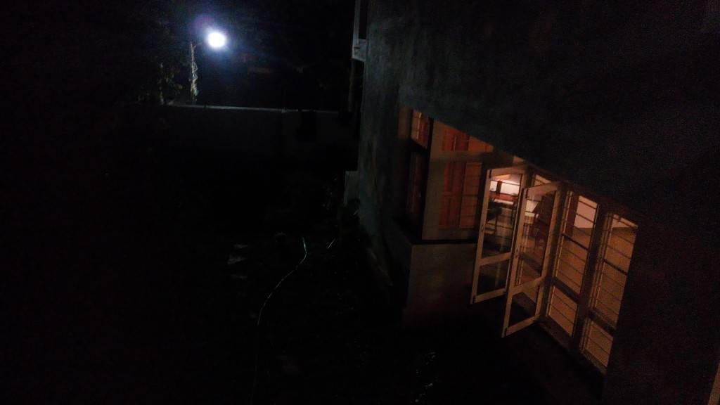 Lava Iris 504Q+ camera review_night shot