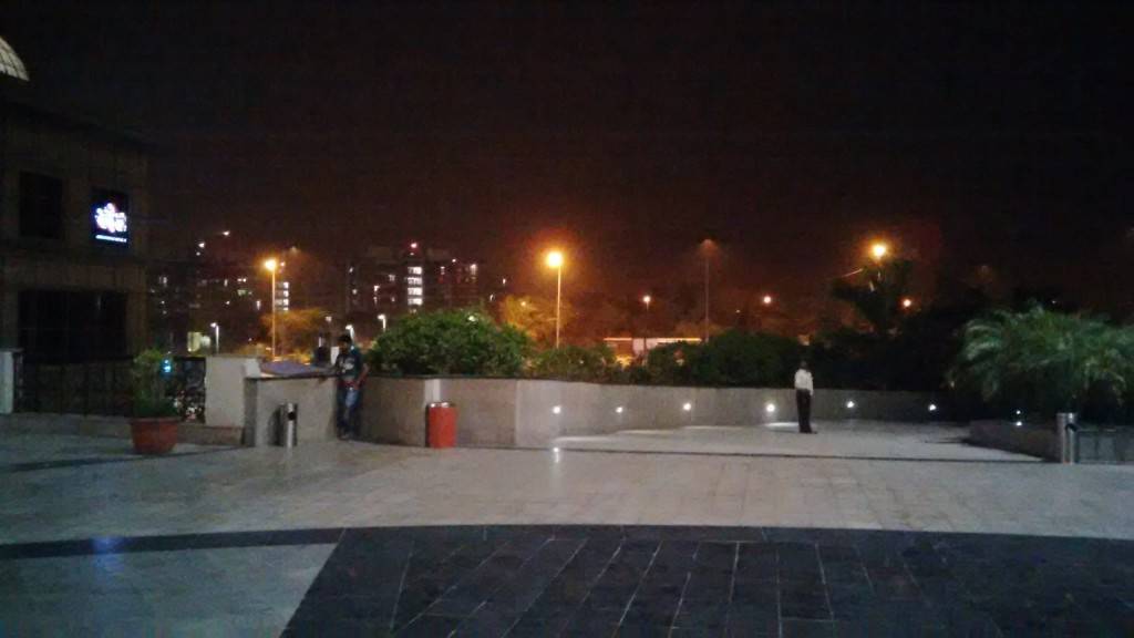 BlackBerry Z3 camera performance night shot