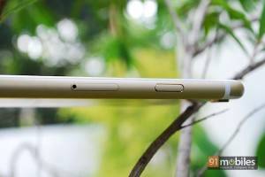 Apple iPhone 6_power button