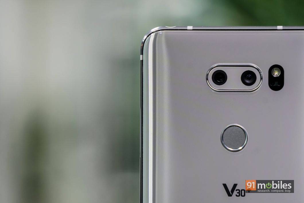 lg_v30_plus_product_shots_11