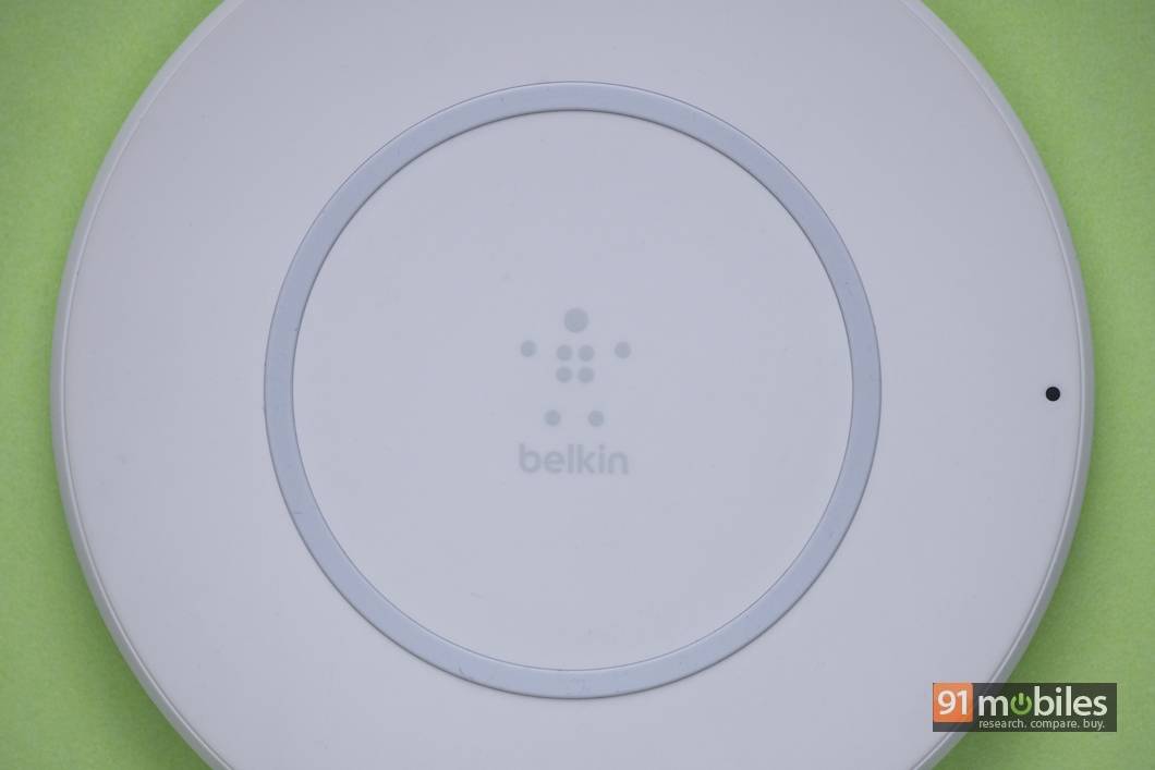 Belkin Boost Up Wireless Charging Pad Review 04