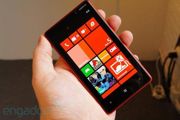 Nokia Lumia 820 Review: Affordable Windows Experience