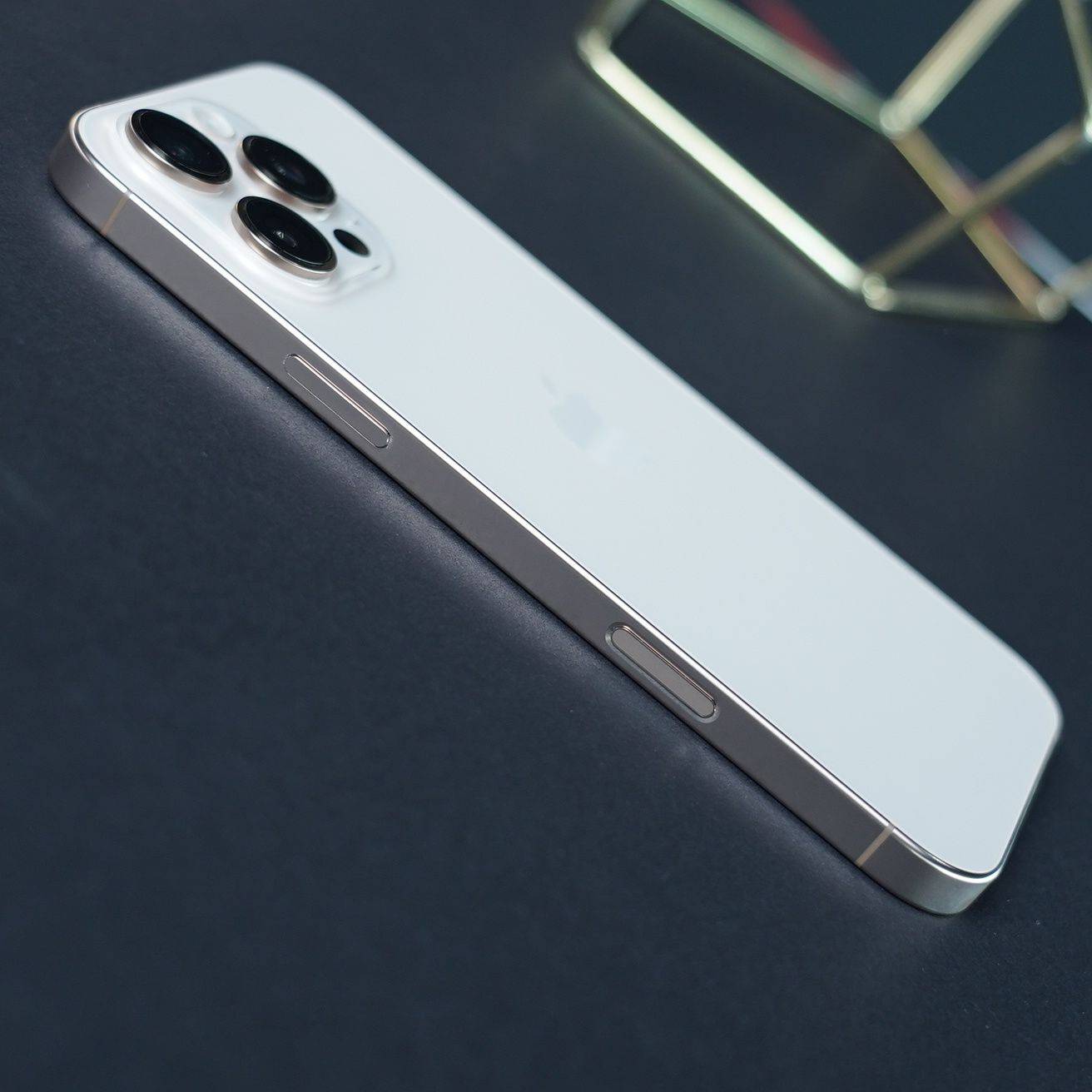 Apple iPhone 16 Pro Max 2