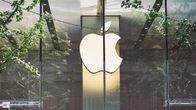 Apple, iPhone, AirPods