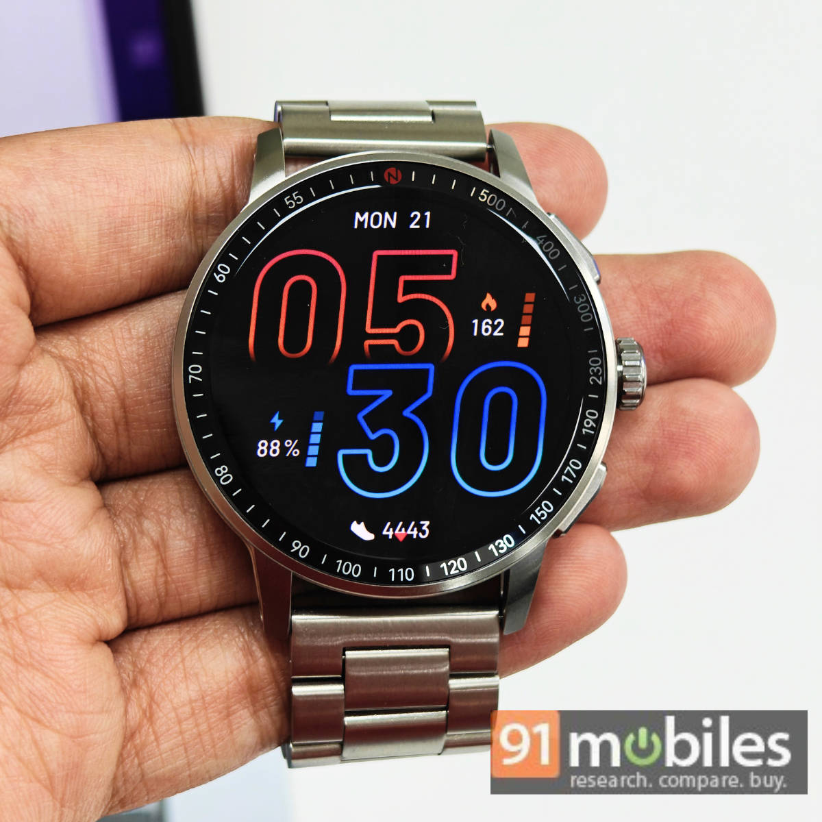 itel Unicorn Max design