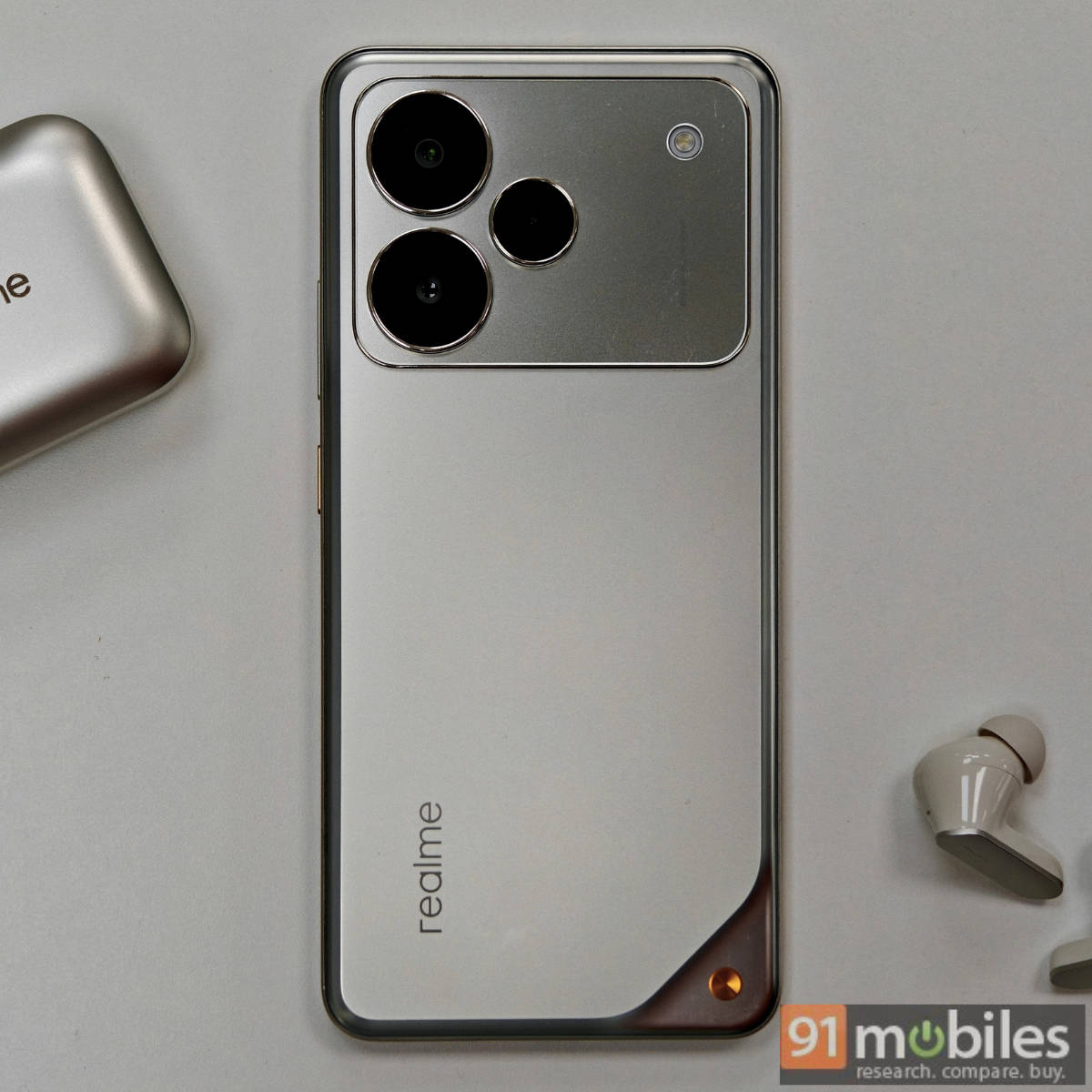 realme P4 design