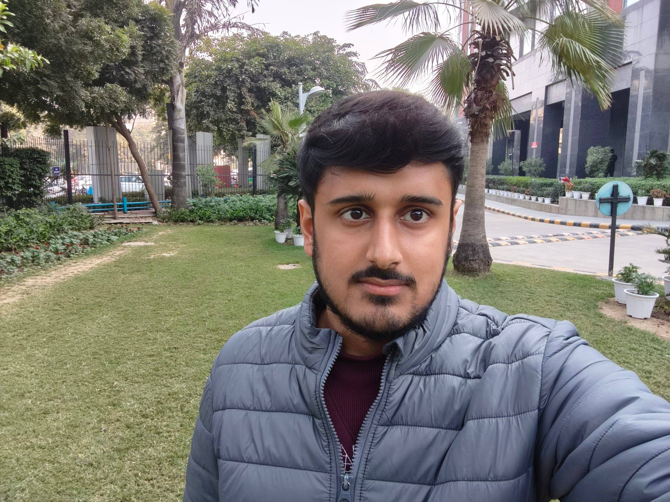Realme-P4x-selfie