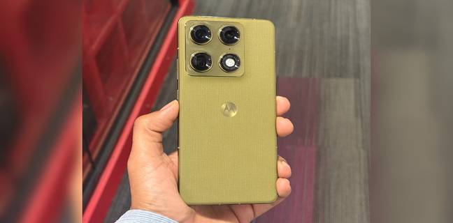 Motorola Signature first impressions: leaves a print