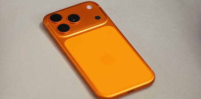 This fake iPhone 17 Pro Max looks so real, it can easily fool you