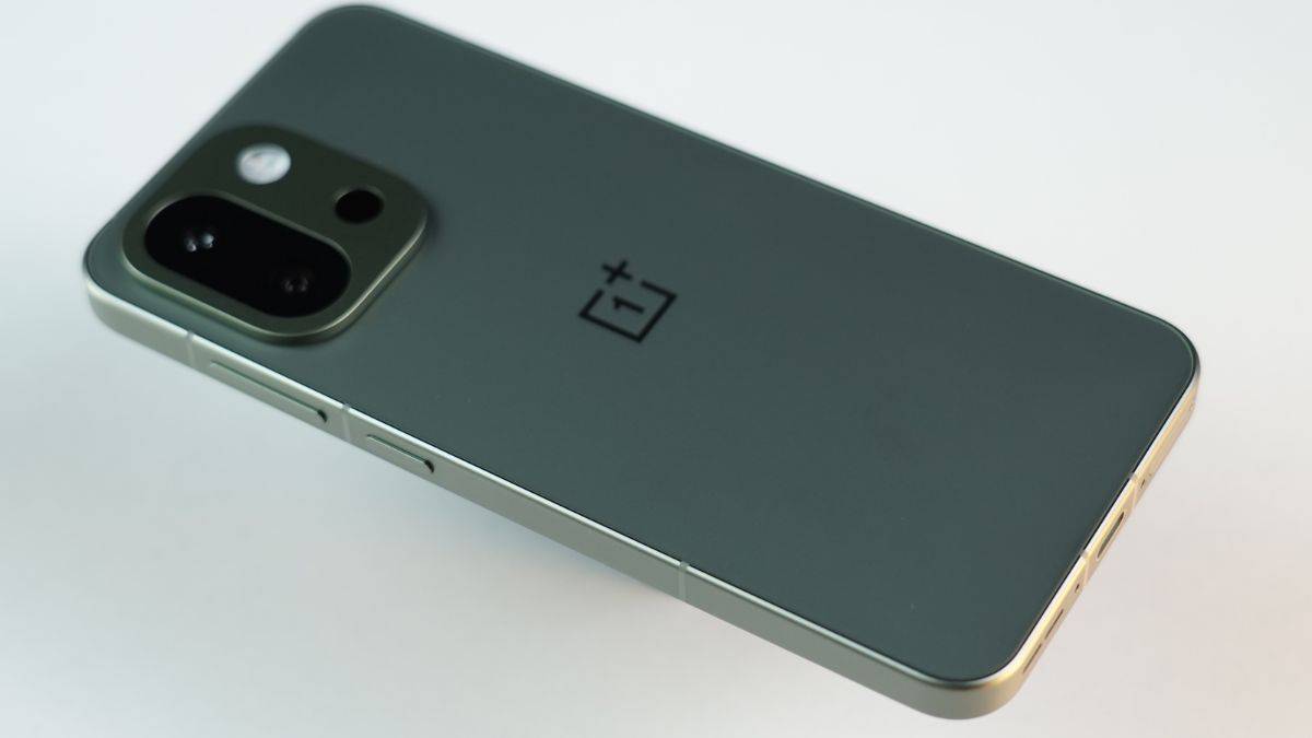 OnePlus 13s gets Rs 4,000 price cut in India, now starts at Rs 50,999